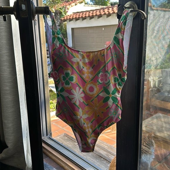 NWT Kenny flowers one piece Women’s small - Picture 2 of 4